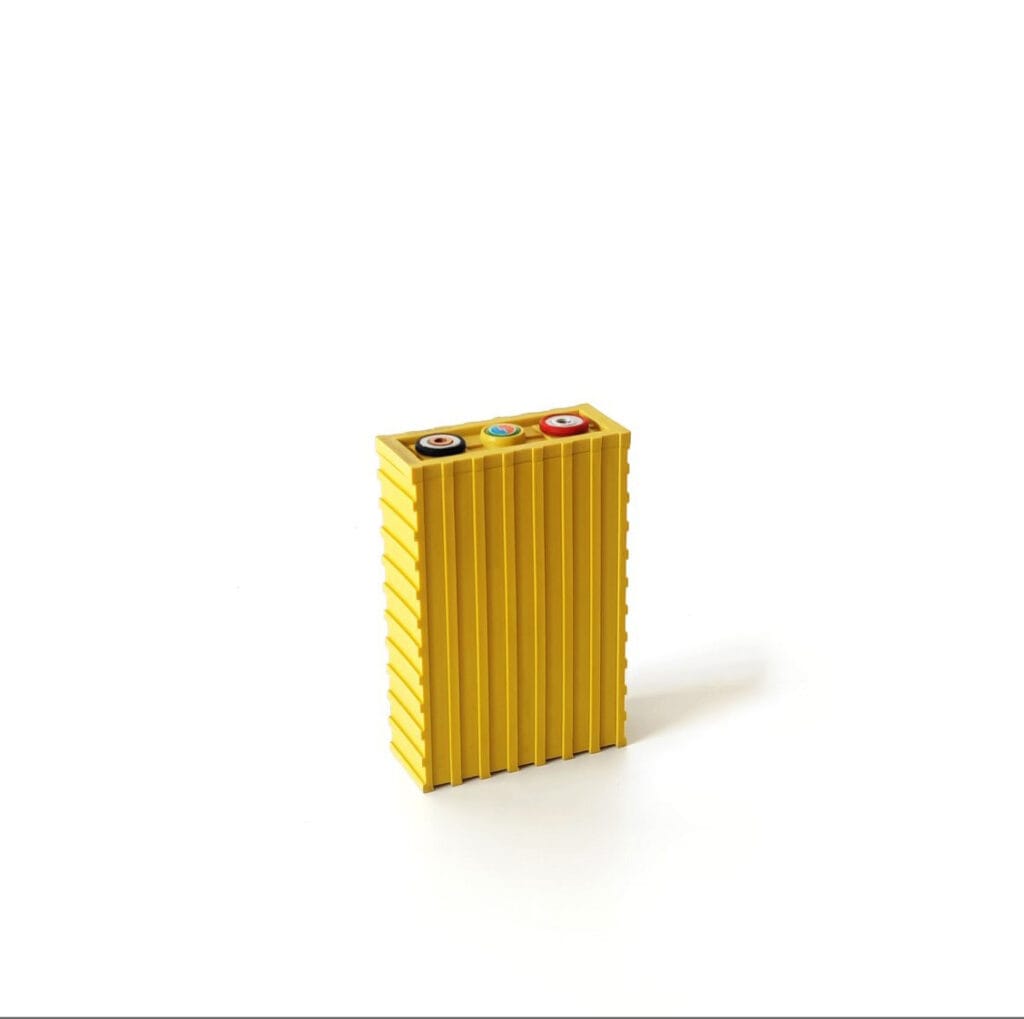ThunderSky Winston lithium battery cell of capacity 90Ah and 3.3V. LiFePO4/LiFeYPO4